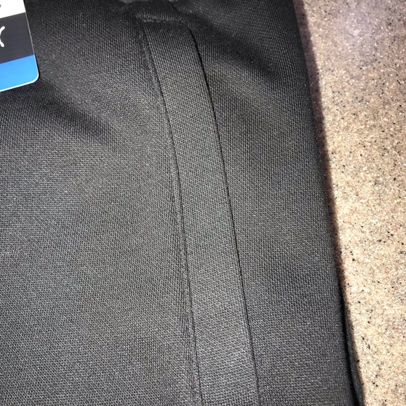 🆕 PUMA Fleece Logo Shorts - Picture 5 of 6